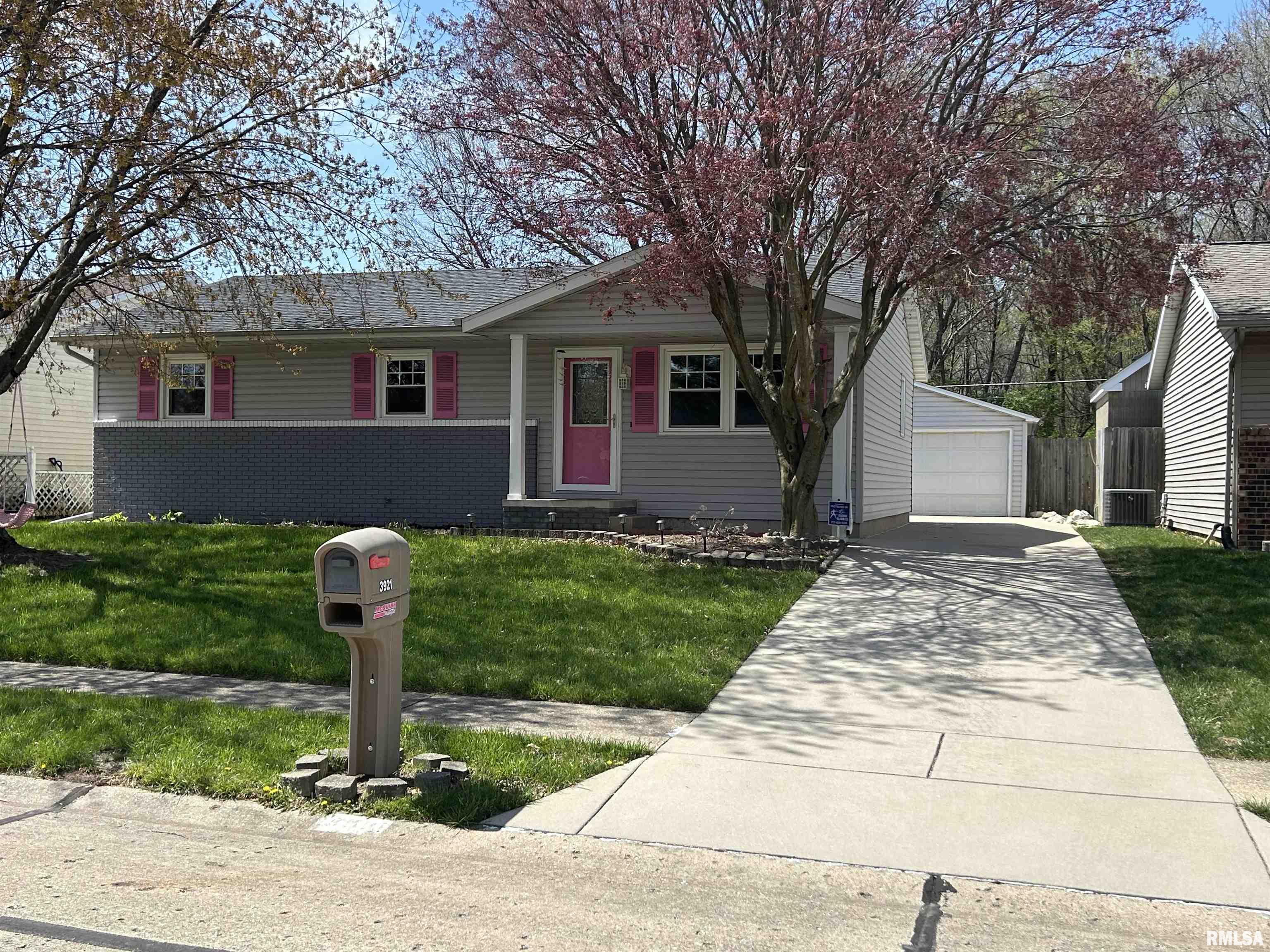 3921 Gooseneck Drive Springfield, IL 62707 - Photo 2 of 27 Gallery Image 2