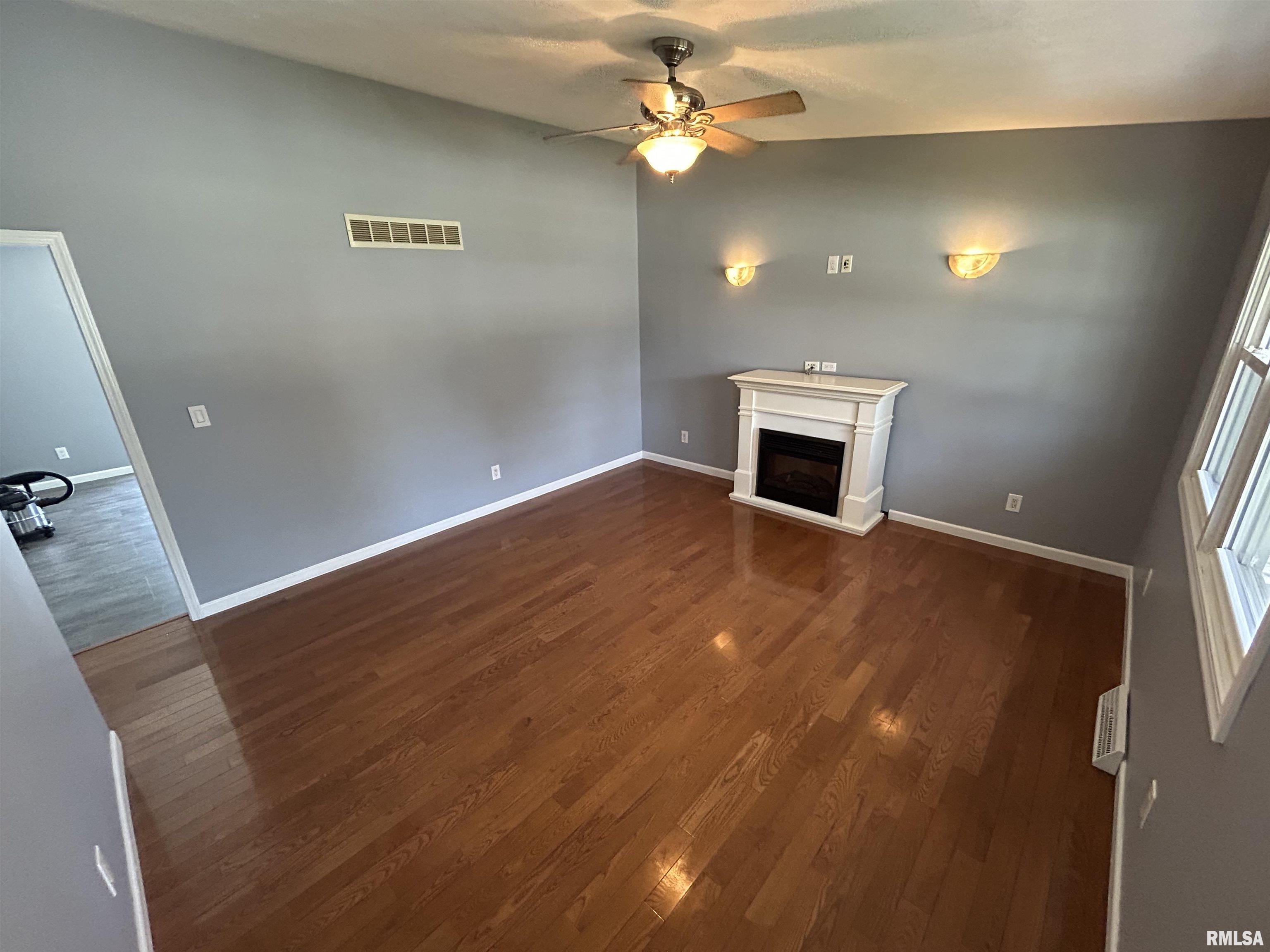 3921 Gooseneck Drive Springfield, IL 62707 - Photo 4 of 27 Gallery Image 4
