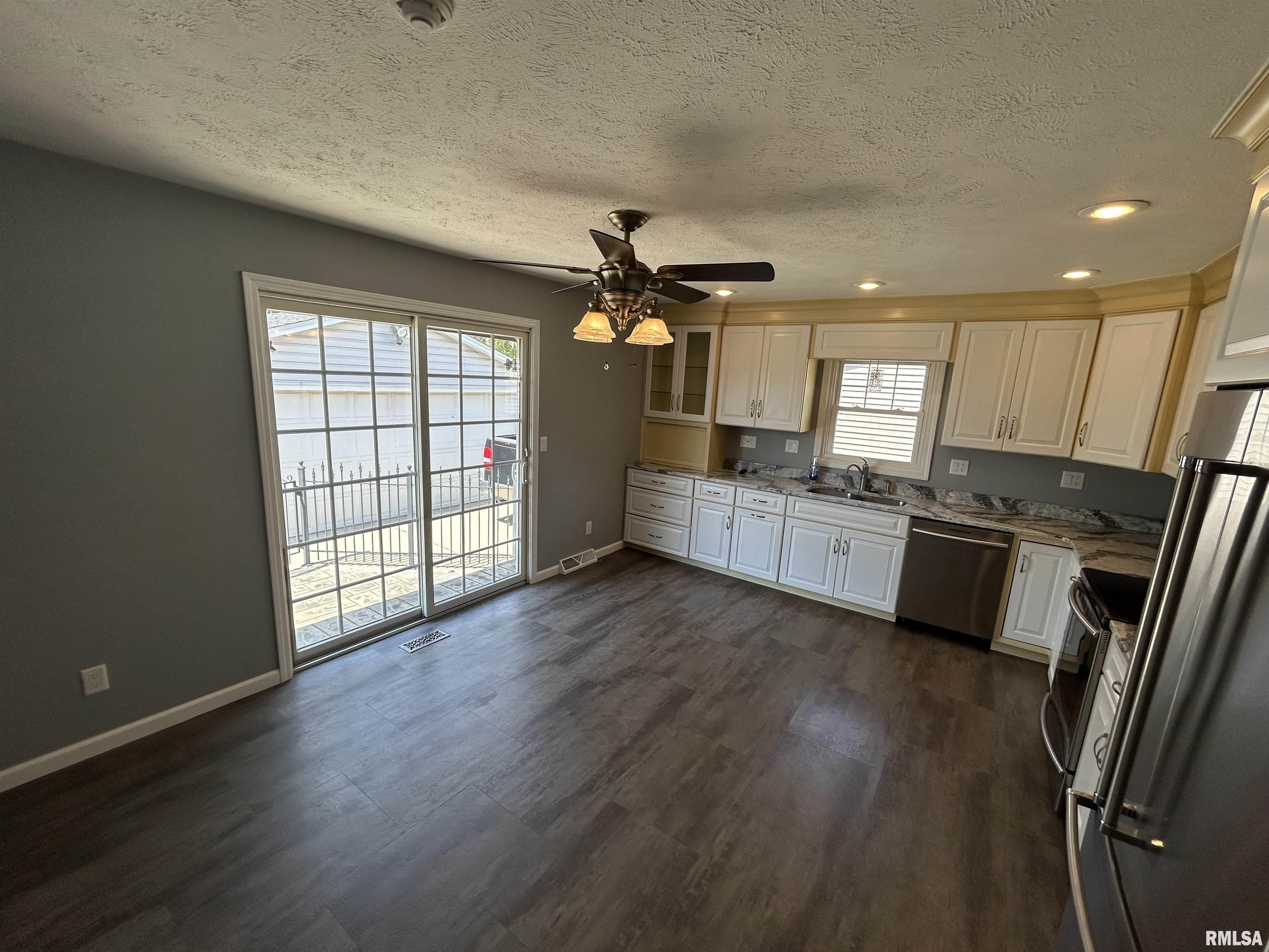 3921 Gooseneck Drive Springfield, IL 62707 - Photo 6 of 27 Gallery Image 6