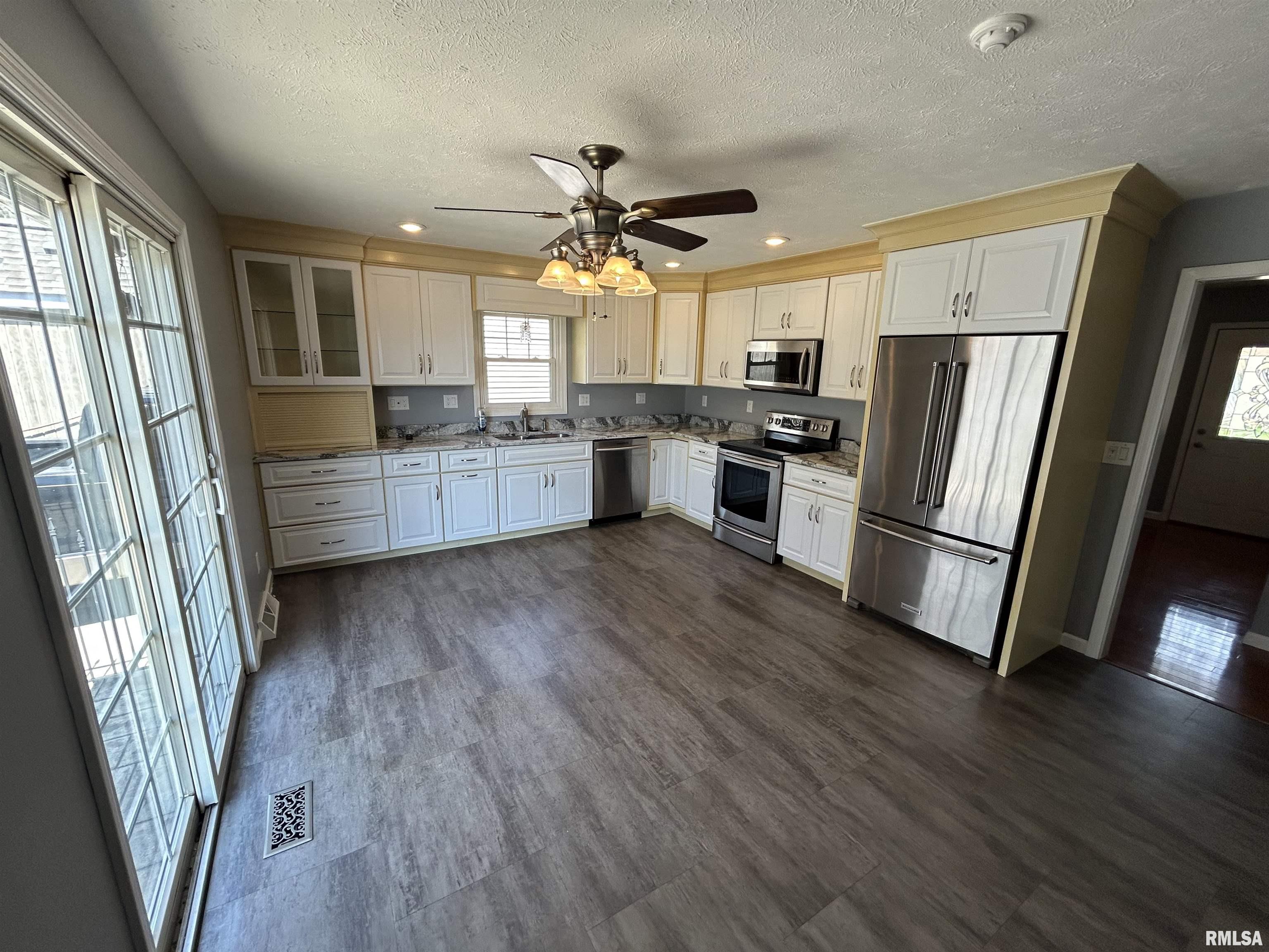 3921 Gooseneck Drive Springfield, IL 62707 - Photo 7 of 27 Gallery Image 7