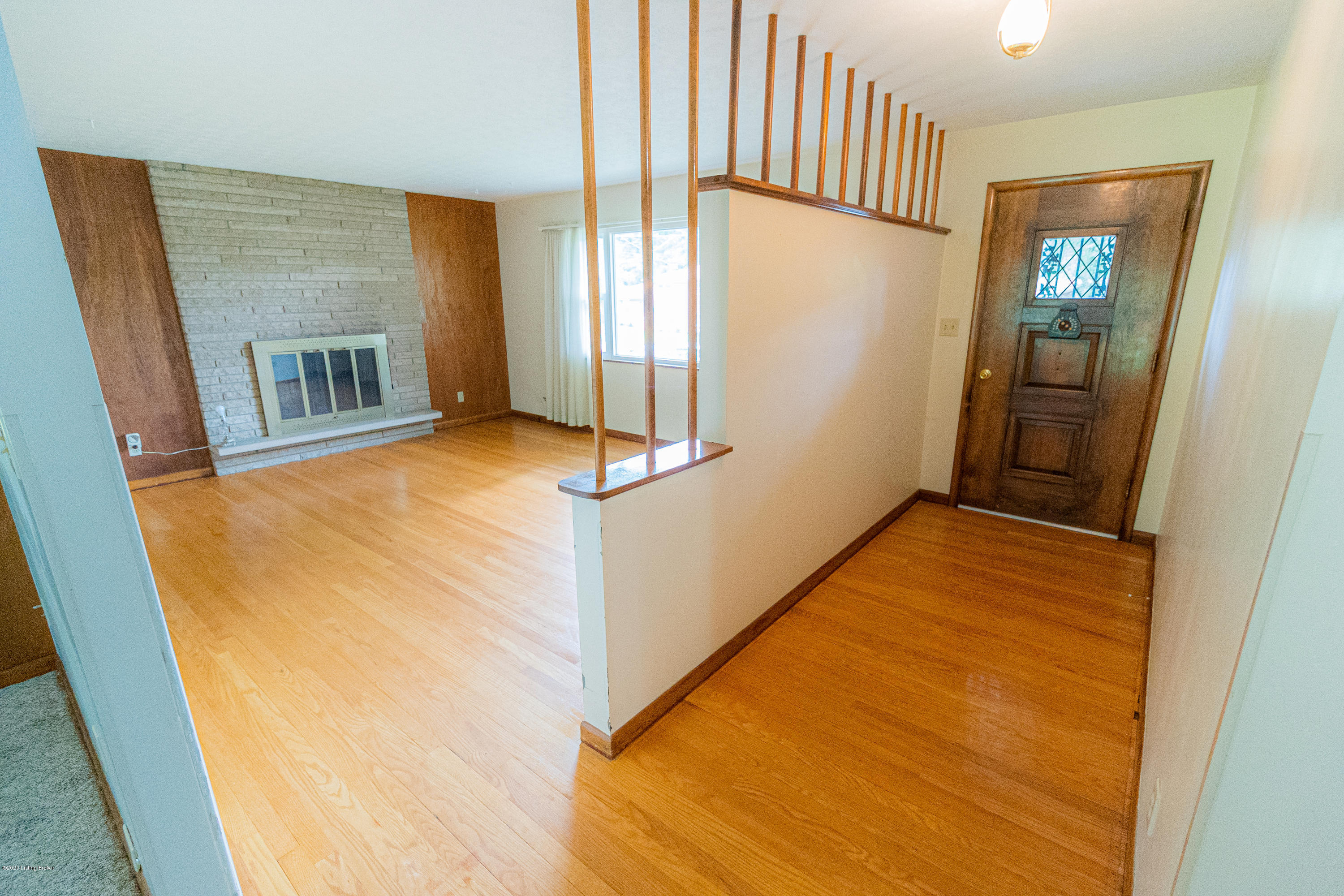 6809 Fernhaven Road Louisville, KY 40228 - Photo 4 of 35 Living room
