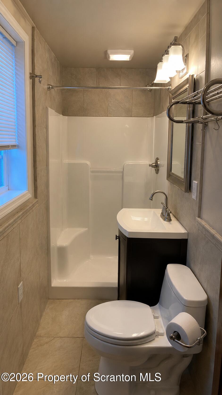 614 Warren Street Blakely, PA 18452 - Photo 22 of 44 full bathroom