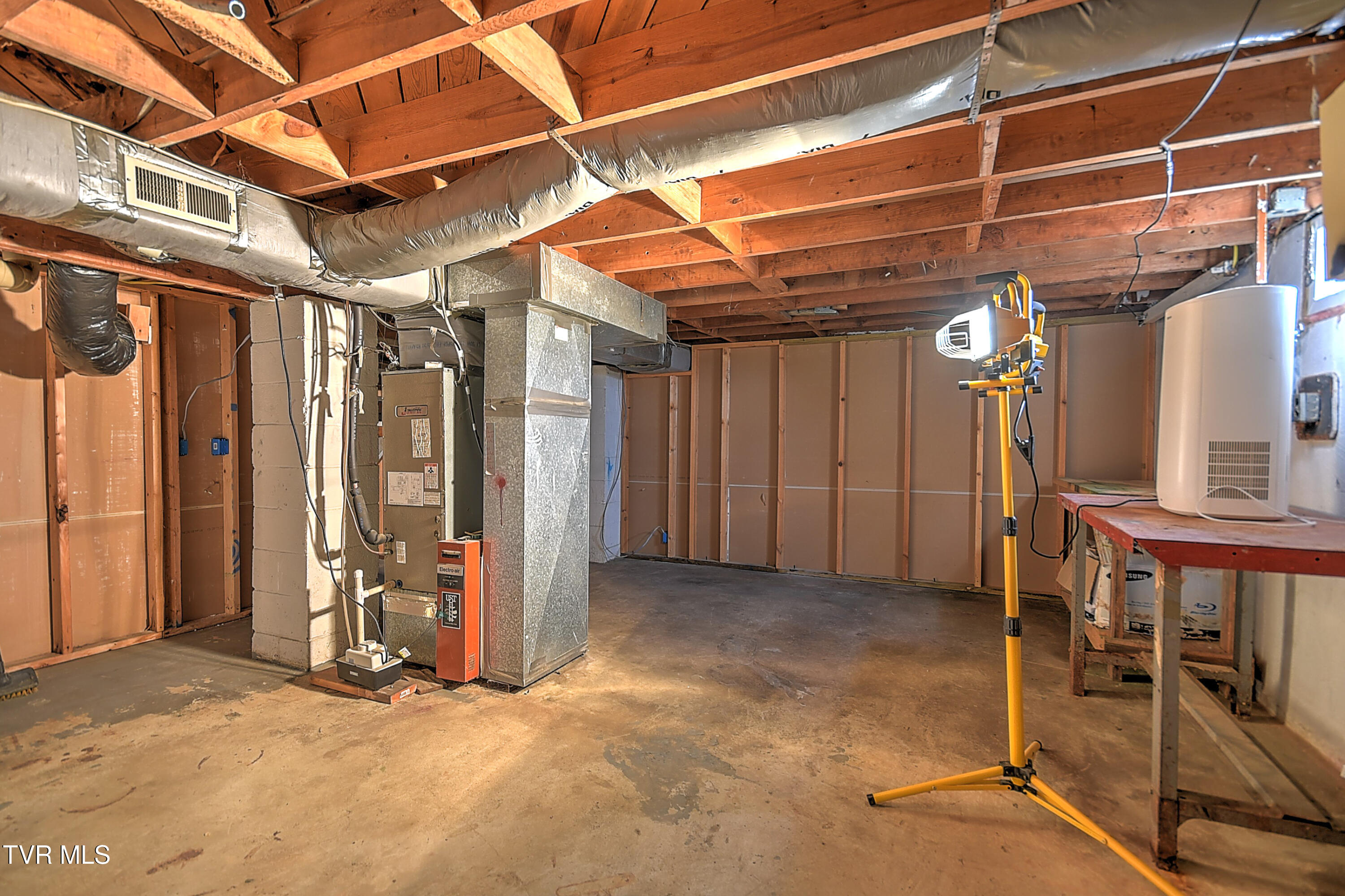 204 Lucy Road Kingsport, TN 37660 - Photo 33 of 41 204 Lucy DP-33