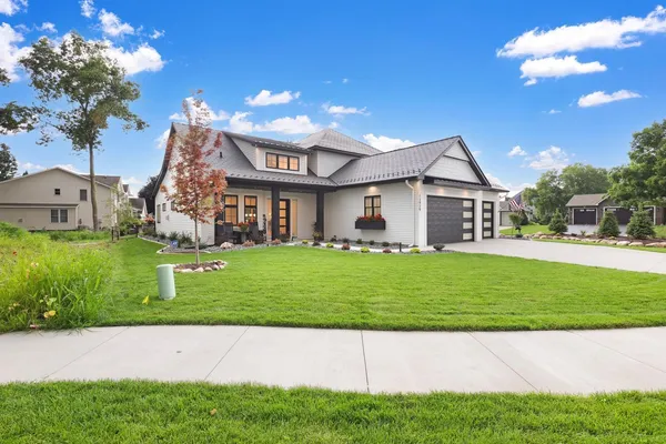 $1,067,212 | 4951 Parkside Circle, Eagan, MN 55123