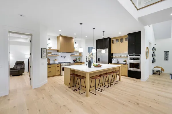 $1,067,212 | 4951 Parkside Circle, Eagan, MN 55123