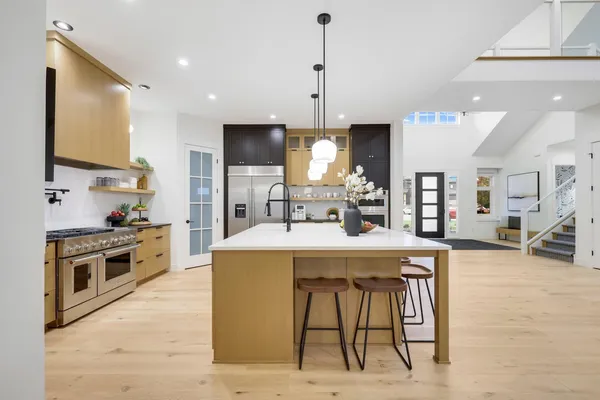 $1,067,212 | 4951 Parkside Circle, Eagan, MN 55123