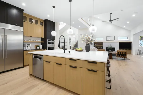 $1,067,212 | 4951 Parkside Circle, Eagan, MN 55123