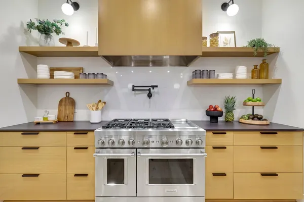 $1,067,212 | 4951 Parkside Circle, Eagan, MN 55123