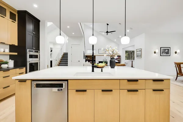 $1,067,212 | 4951 Parkside Circle, Eagan, MN 55123