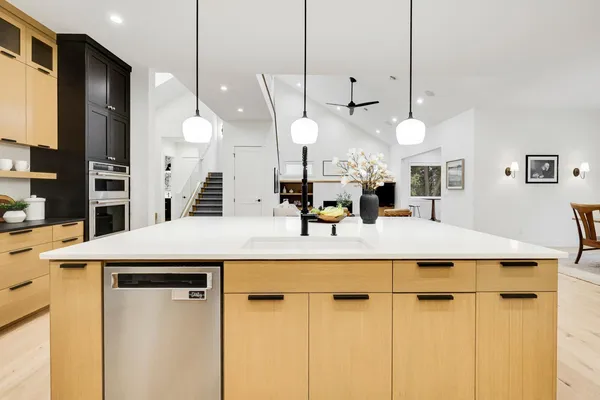 $1,067,212 | 4951 Parkside Circle, Eagan, MN 55123