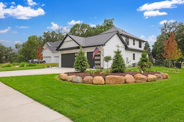$1,067,212 | 4951 Parkside Circle, Eagan, MN 55123