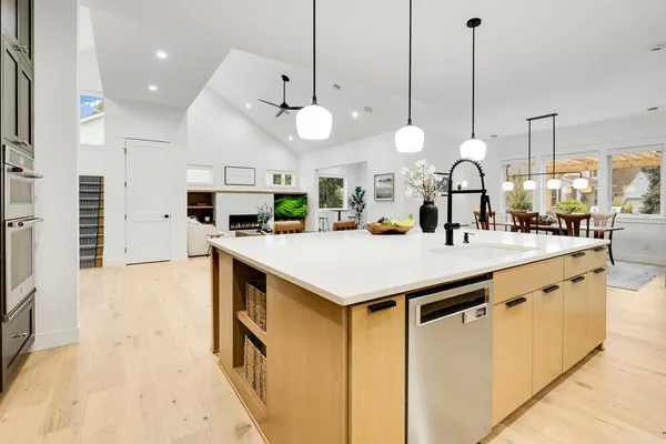 $1,067,212 | 4951 Parkside Circle, Eagan, MN 55123