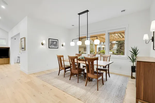 $1,067,212 | 4951 Parkside Circle, Eagan, MN 55123