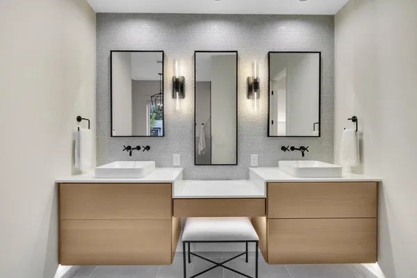 $1,067,212 | 4951 Parkside Circle, Eagan, MN 55123