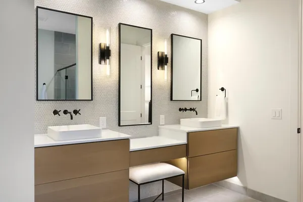 $1,067,212 | 4951 Parkside Circle, Eagan, MN 55123