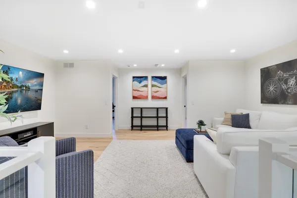 $1,067,212 | 4951 Parkside Circle, Eagan, MN 55123