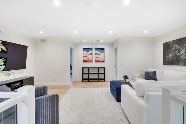 $1,067,212 | 4951 Parkside Circle, Eagan, MN 55123