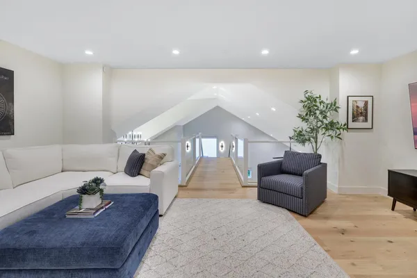 $1,067,212 | 4951 Parkside Circle, Eagan, MN 55123