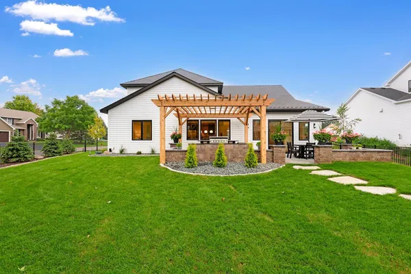 $1,067,212 | 4951 Parkside Circle, Eagan, MN 55123