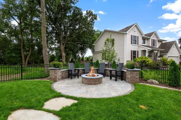 $1,067,212 | 4951 Parkside Circle, Eagan, MN 55123