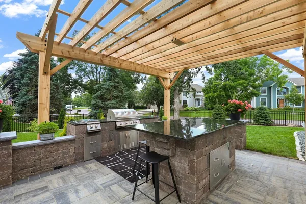 $1,067,212 | 4951 Parkside Circle, Eagan, MN 55123