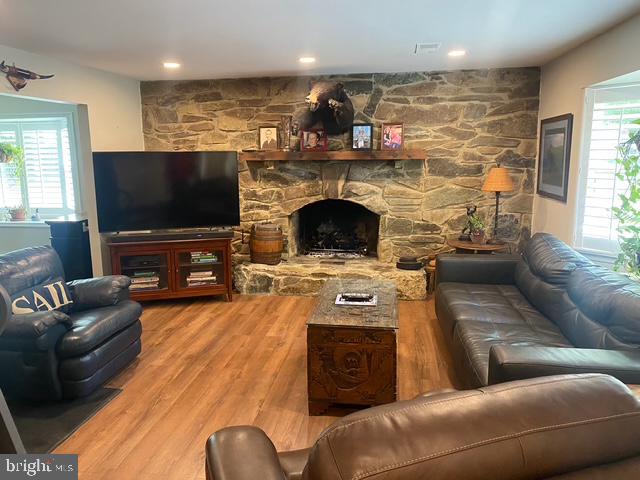 6914 Chelsea Road McLean, VA 22101 - Photo 5 of 12 Cozy family room off Kitchen