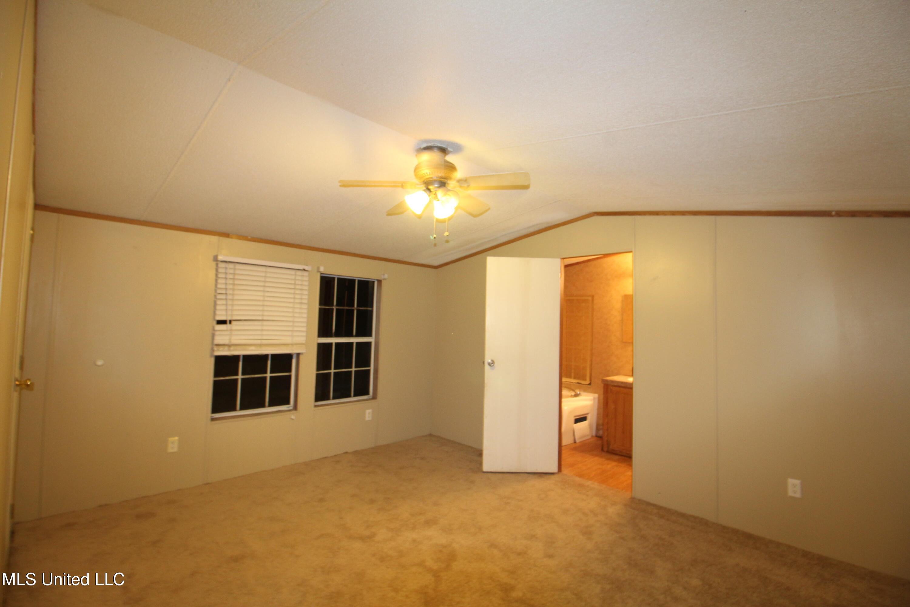 15300 Hardy Waltman Road Moss Point, MS 39562 - Photo 6 of 13 IMG_3089