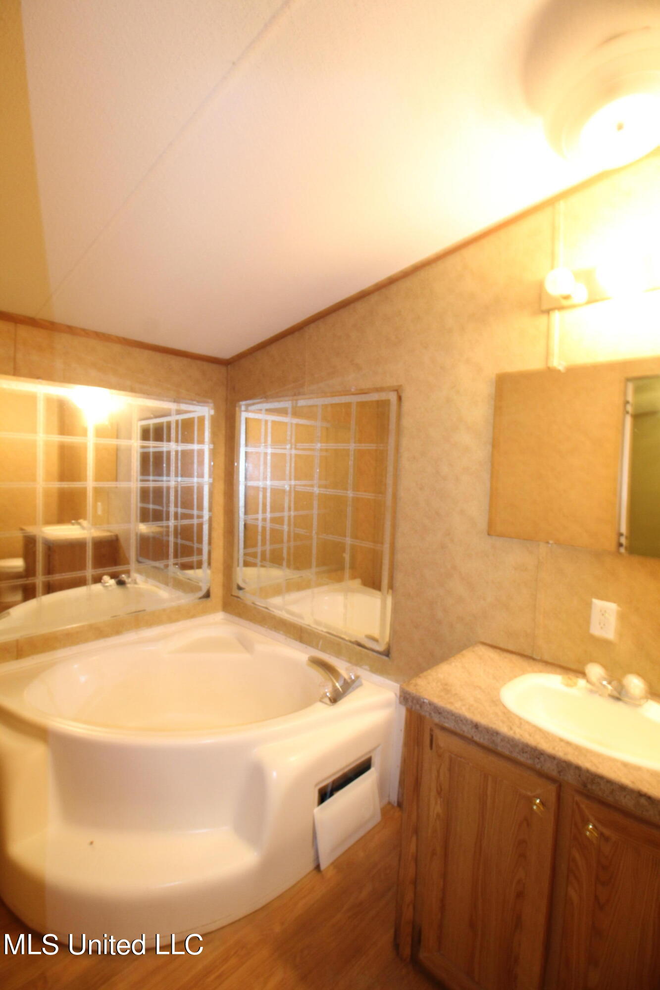 15300 Hardy Waltman Road Moss Point, MS 39562 - Photo 8 of 13 IMG_3087