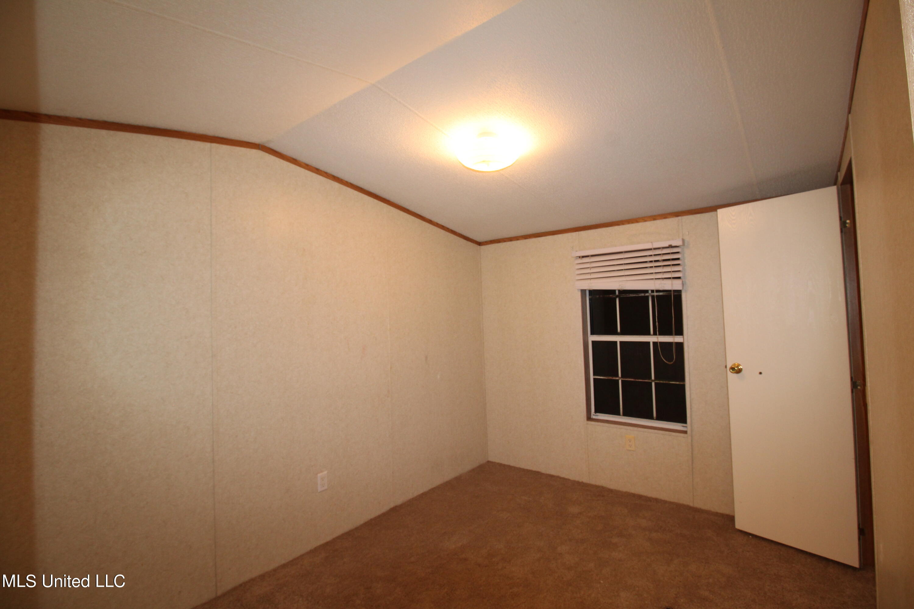15300 Hardy Waltman Road Moss Point, MS 39562 - Photo 9 of 13 IMG_3077