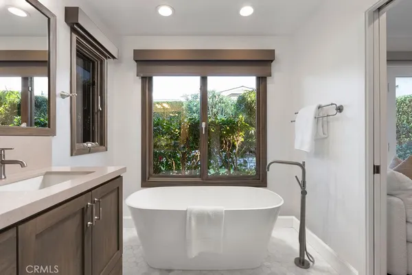 $3,990,000 | 453 Seaward Road, Corona del Mar, CA 92625