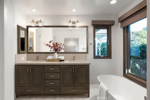 $3,990,000 | 453 Seaward Road, Corona del Mar, CA 92625