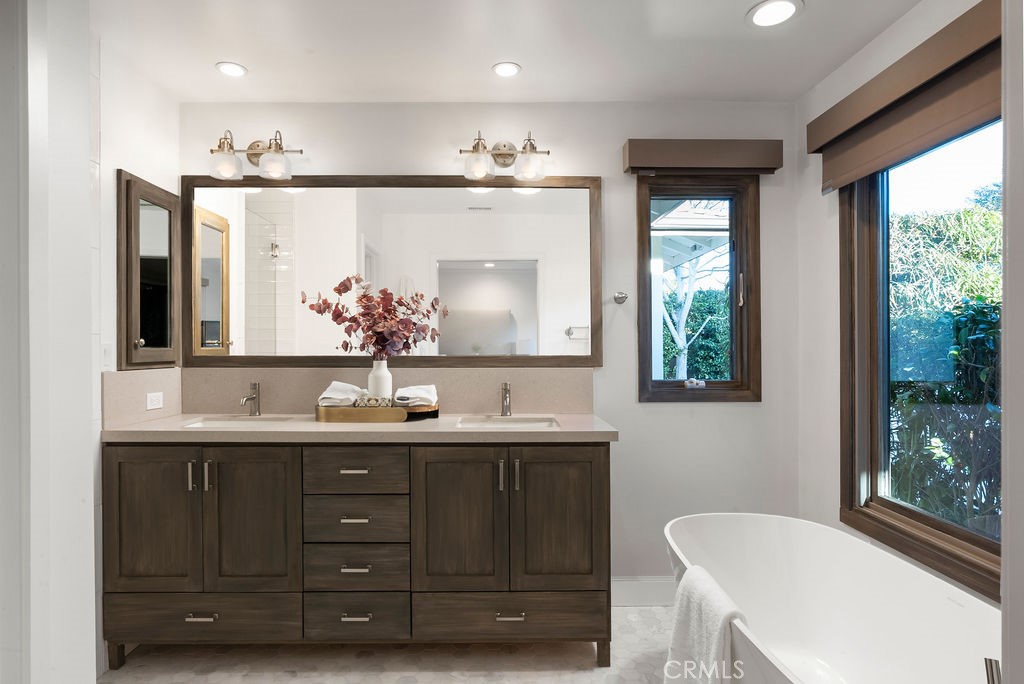 453 Seaward Road Corona del Mar, CA 92625 - Photo 10 of 18