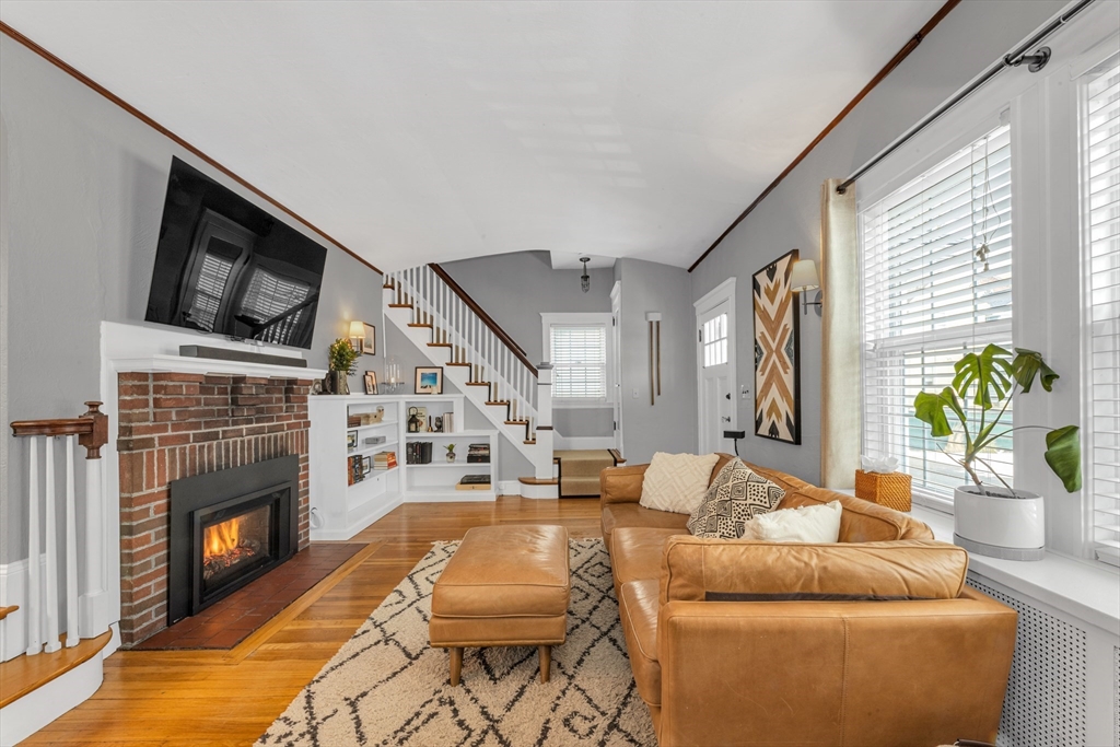 24 Rhoda Street Boston, MA 02132 - Photo 4 of 32 Gallery Image 4