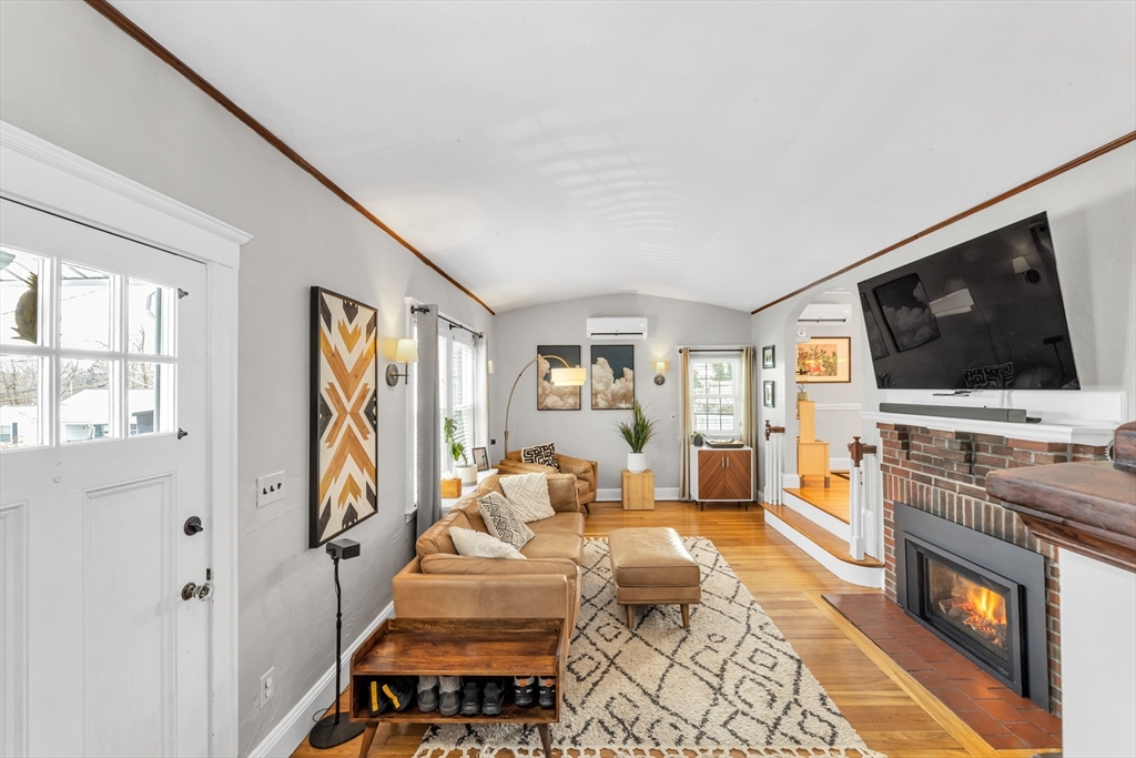 24 Rhoda Street Boston, MA 02132 - Photo 5 of 32 Gallery Image 5
