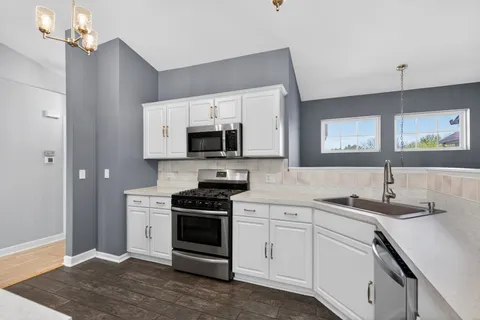 $300,000 | 3314 Blue Ridge Drive, Unit 3314, Carpentersville, IL 60110