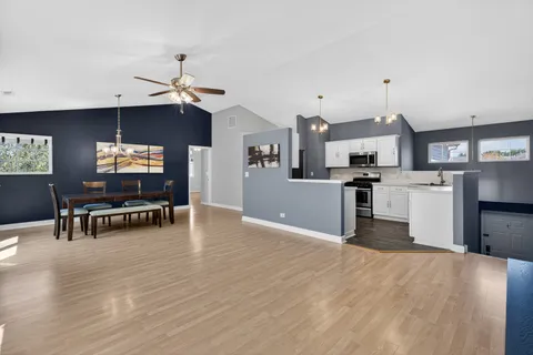 $300,000 | 3314 Blue Ridge Drive, Unit 3314, Carpentersville, IL 60110
