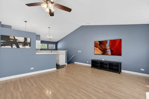 $300,000 | 3314 Blue Ridge Drive, Unit 3314, Carpentersville, IL 60110