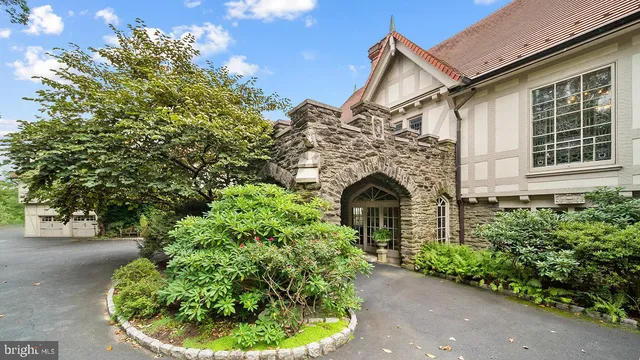 $2,900,000 | 1717 Woodland Road, Abington, PA 19001