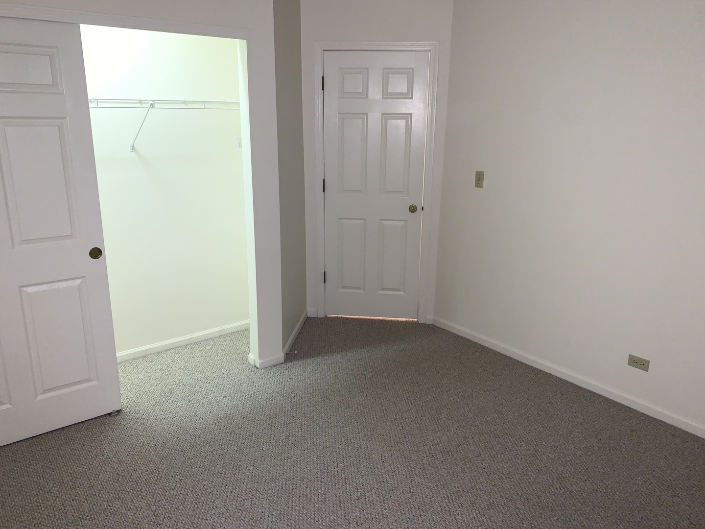 17870 Braewick Road Gurnee, IL 60031 - Photo 16 of 28 an empty room with a empty space