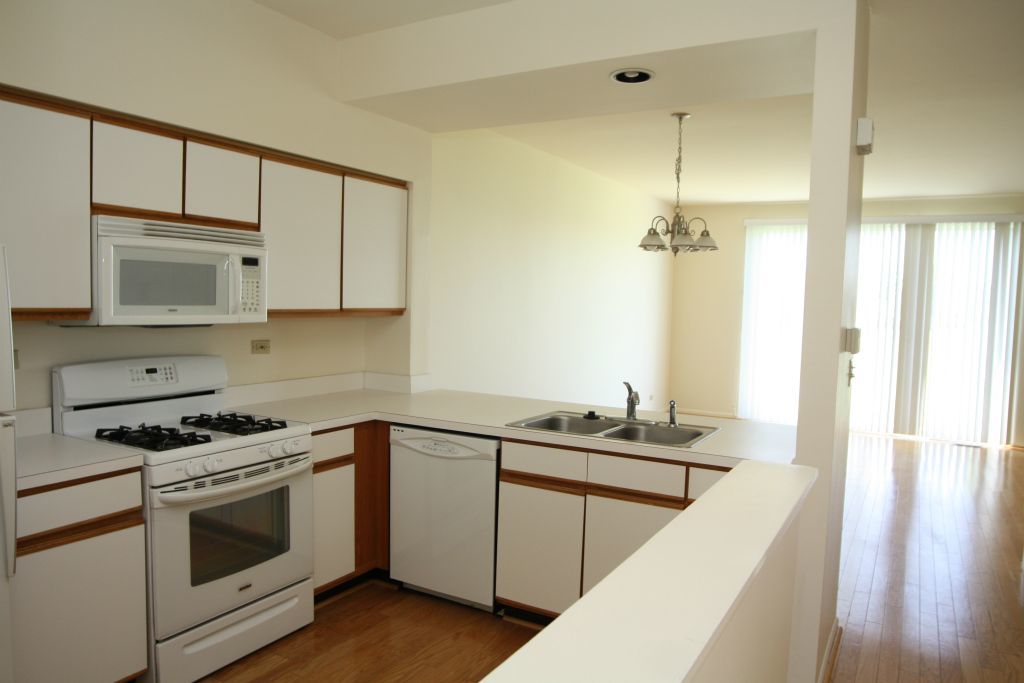 17870 Braewick Road Gurnee, IL 60031 - Photo 3 of 28 a kitchen with stainless steel appliances a sink stove and cabinets