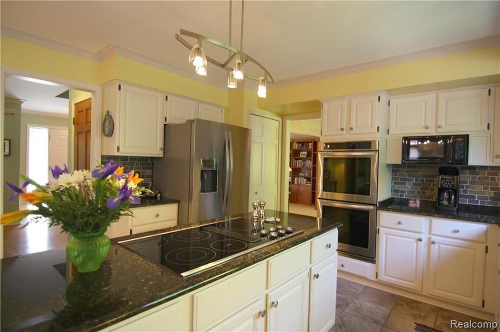 2506 Ulster Road Rochester Hills, MI 48309 - Photo 11 of 34