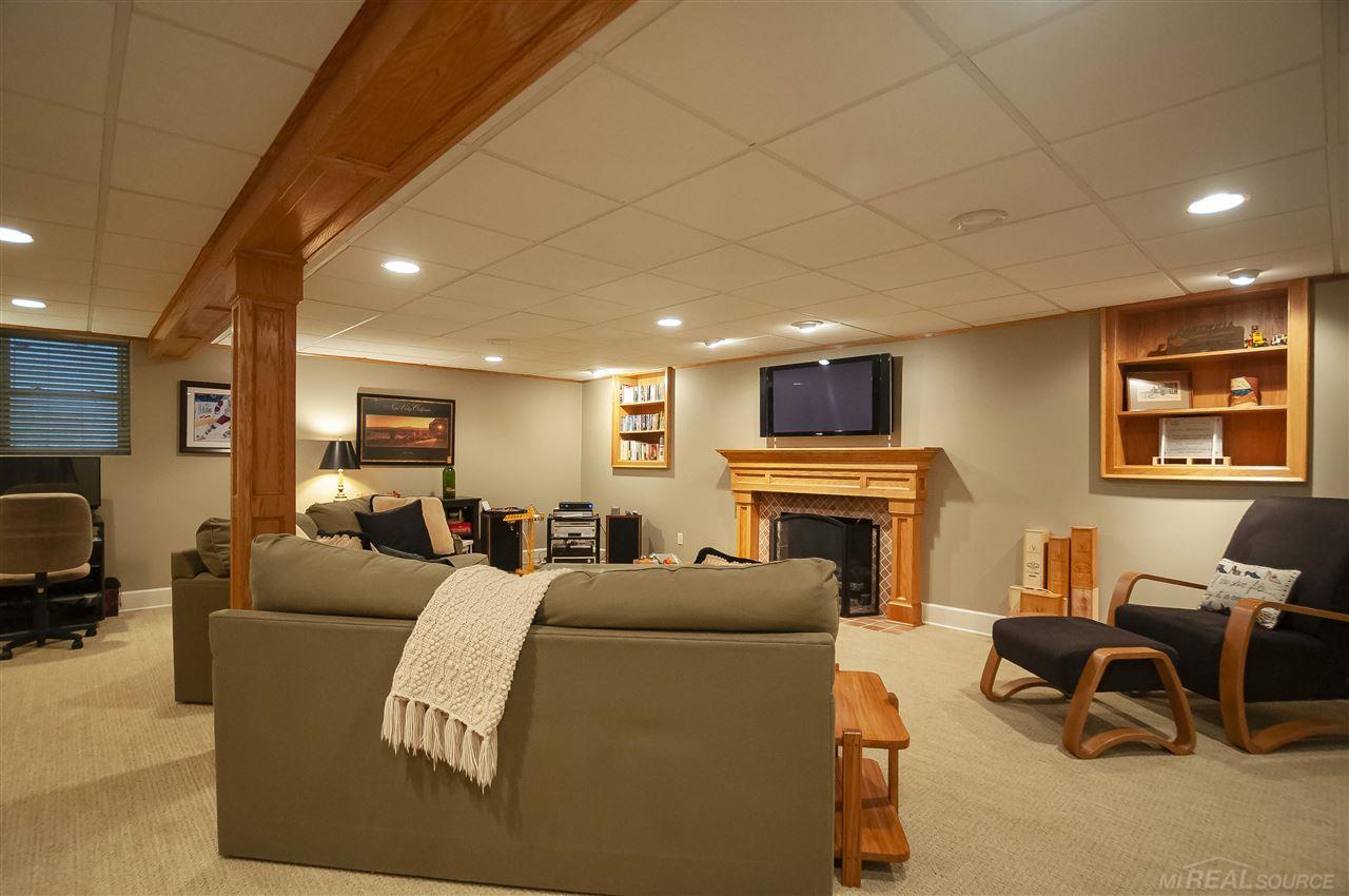 74 Lewiston Road Grosse Pointe, MI 48236 - Photo 45 of 67 50013470-44.JPG
