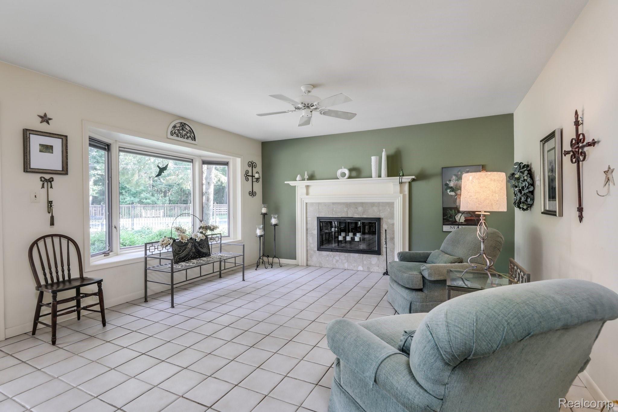 1739 Seever Circle Rochester, MI 48309 - Photo 17 of 34 28-web-or-mls-1739 Seever Circle Rochester Hills0028.jpg