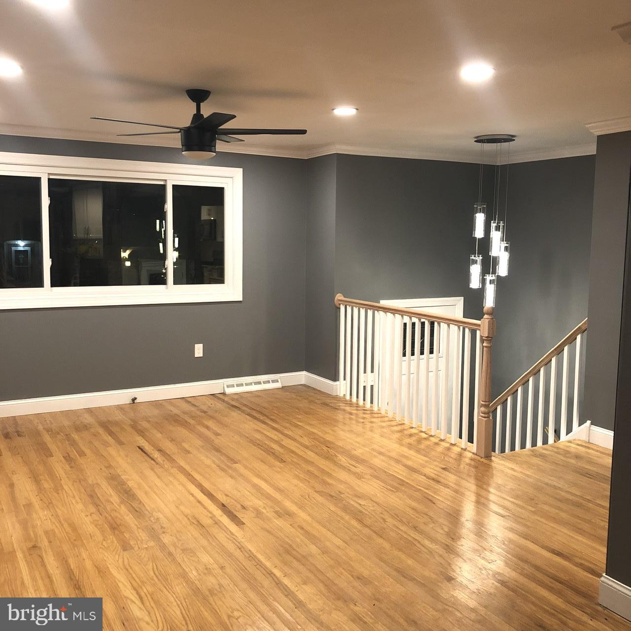 328 Peach Road Bellmawr, NJ 08031 - Photo 22 of 57 Living Room