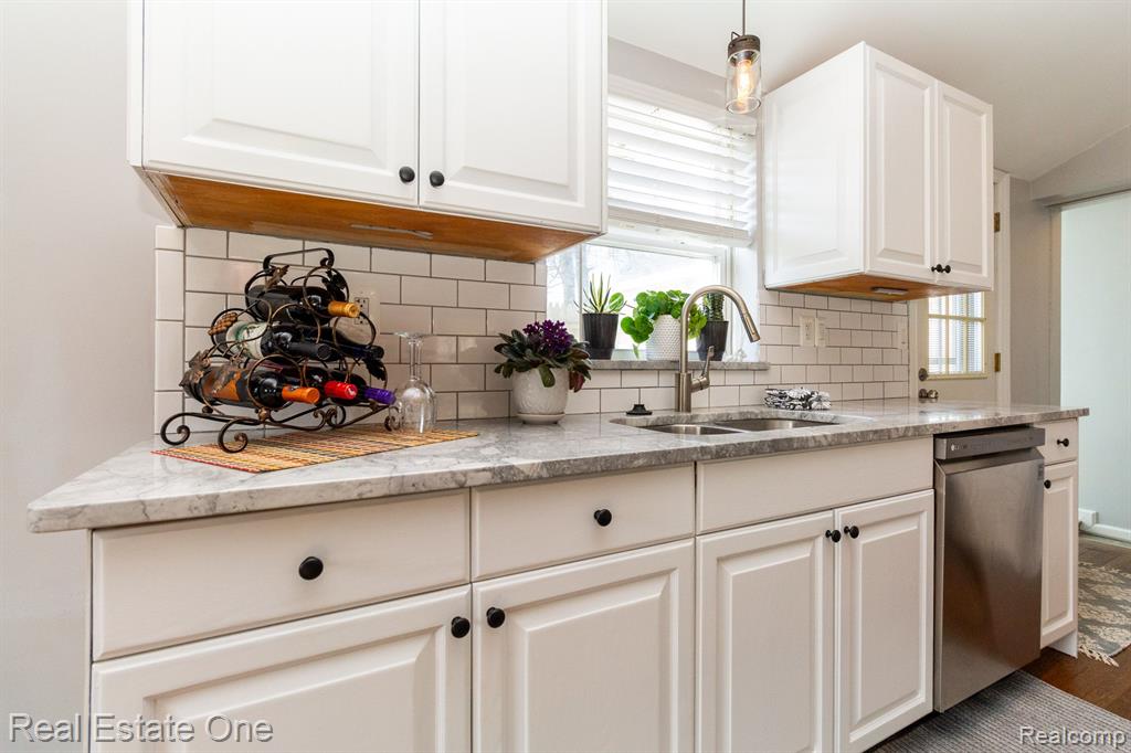 1433 Courtland Boulevard Rochester Hills, MI 48307 - Photo 12 of 35