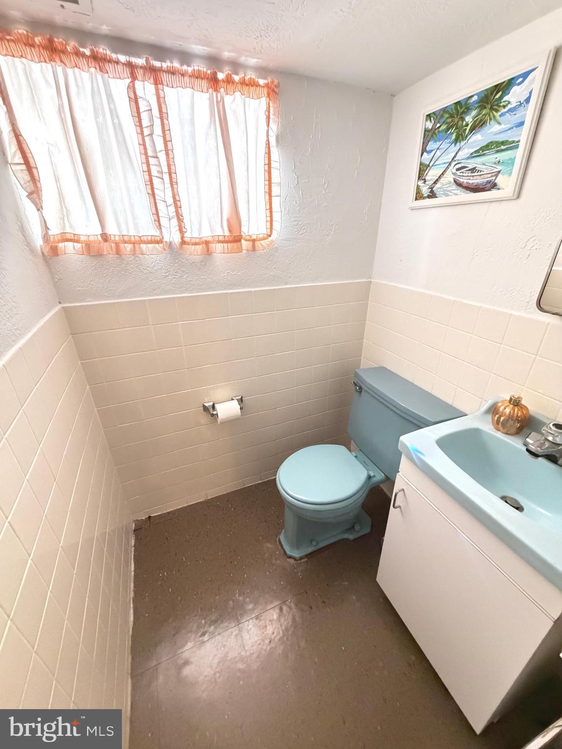 1606 Fox Chase Road Philadelphia, PA 19152 - Photo 20 of 26 Lower level powder room