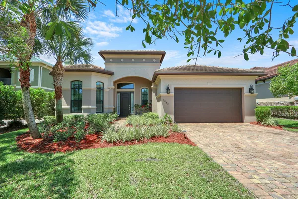 $849,900 | 1042 Northeast Savannah Oaks Way, Jensen Beach, FL 34957