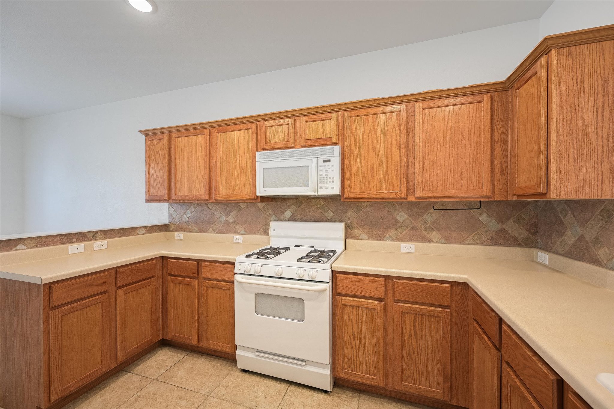 1732 Amberwood Loop Kyle, TX 78640 - Photo 5 of 17 Gallery Image 5