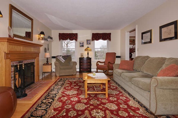 8 Nevada Road Tyngsborough, MA 01879 - Photo 6 of 27