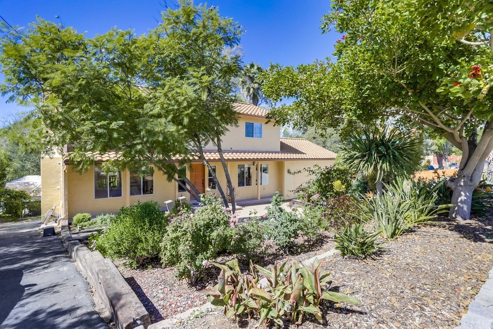 2725 Alta Vista Drive Fallbrook, CA 92028 - Photo 3 of 50 a front view of a house with a yard
